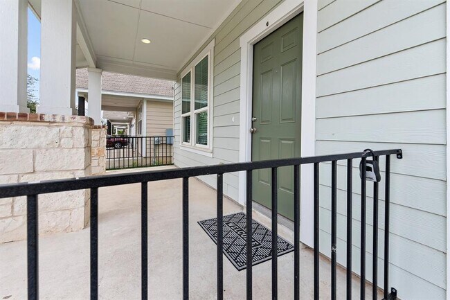 Foto del edificio - 213 Michaelis Dr