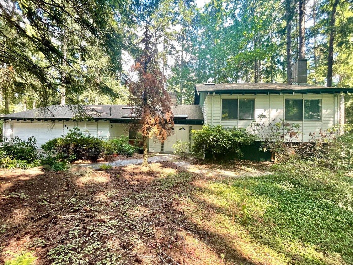 Primary Photo - Great House for Rent