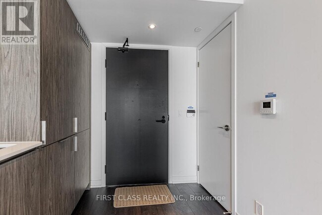 Building Photo - 60 Shuter St