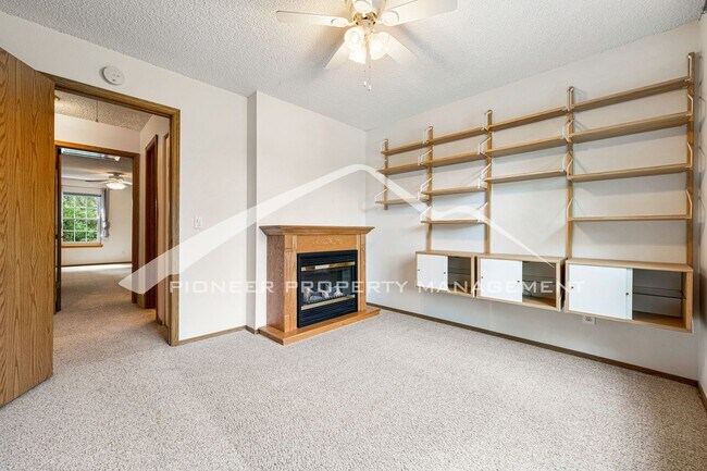 Building Photo - Fantastic Townhome with 1-Car Attached Garage and Central AC!