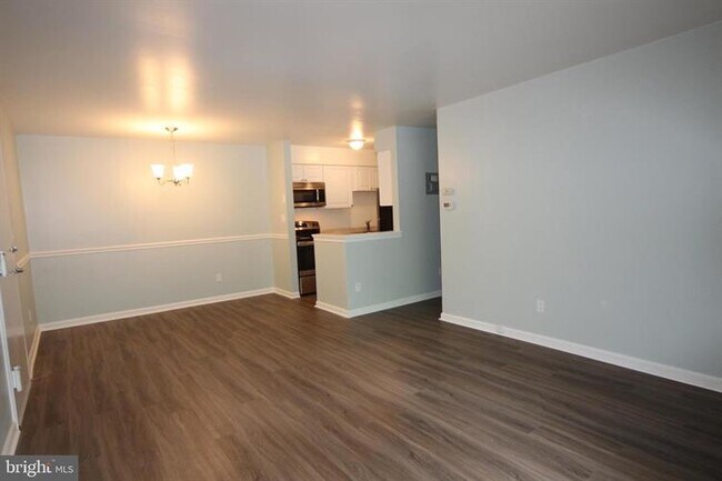 Building Photo - 5909 Prince James Dr