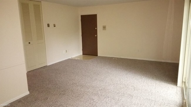 Building Photo - 1824 Colonial Village Way