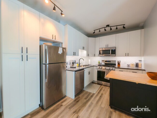 Foto del edificio - Modern, Light-Filled Junior 1BR in Prime Dupont Location