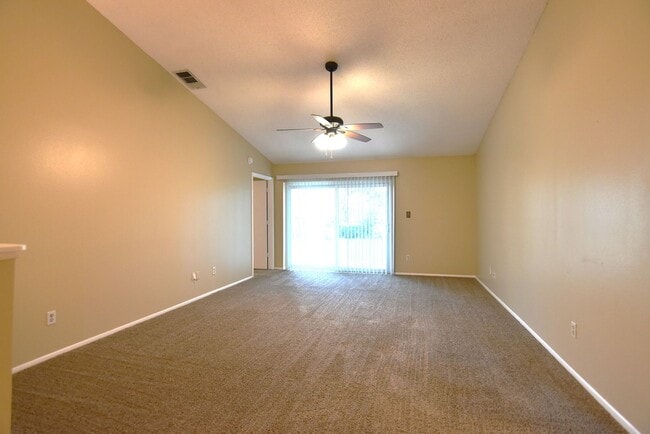 Building Photo - Water view 3/2 in Alafaya Woods. UPDATED k...