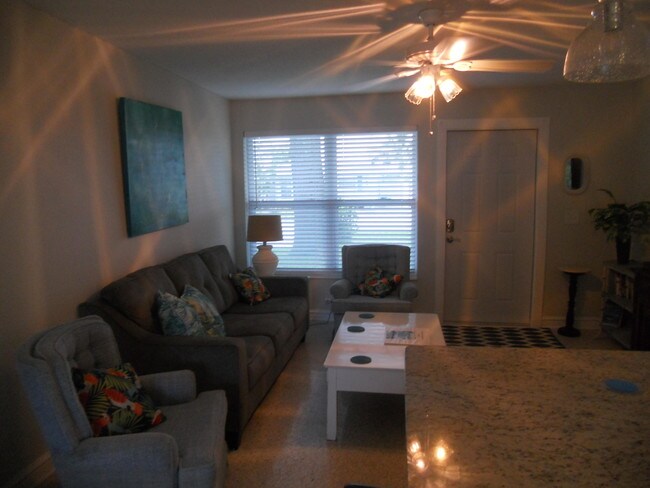 Foto del edificio - 99 SW Hideaway Place