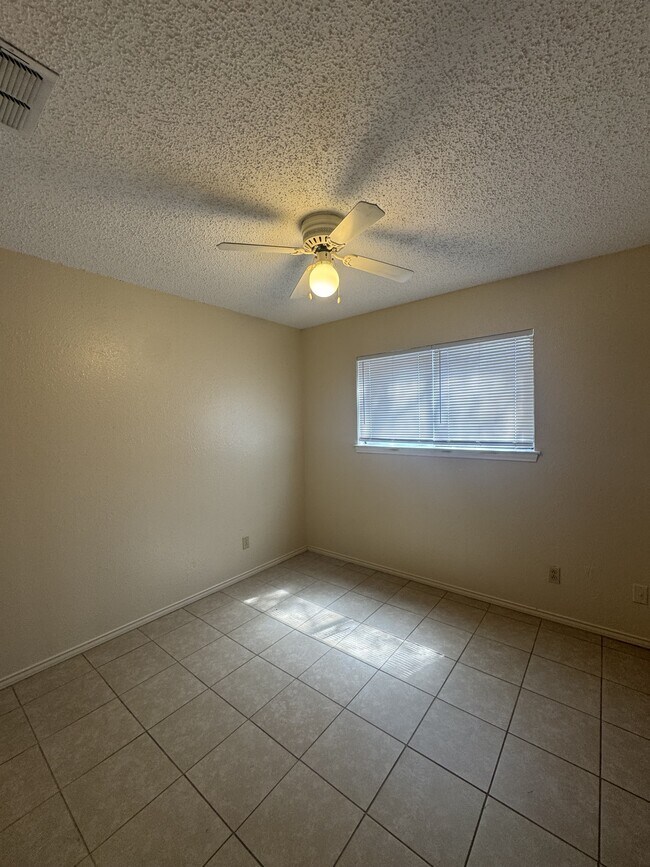 Foto del edificio - 405 Whitetail Dr