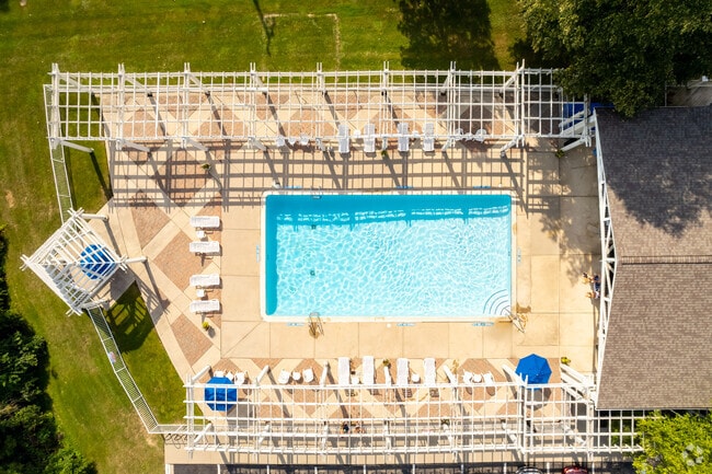 Swimming Pool with Sundeck - Beachwood Apartments and Townhomes