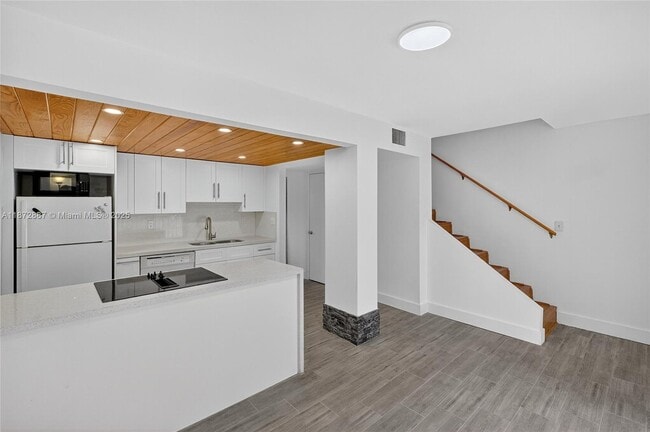 Building Photo - 6667 Miller Dr