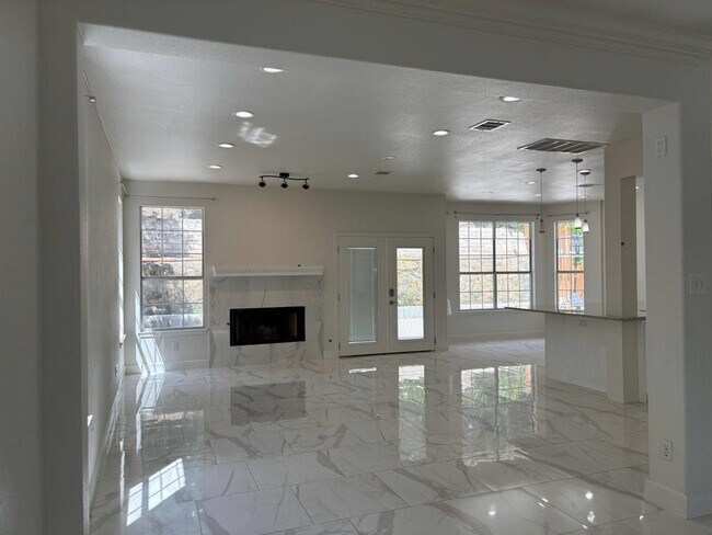 Foto del edificio - 7730 Lakewood Dr