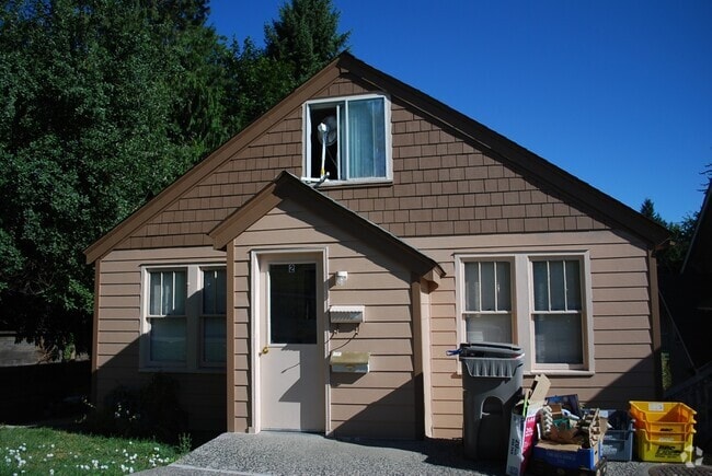 Building Photo - 1120 NE Shaw St