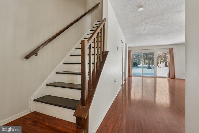 Foto del edificio - 8 Marsh Ct