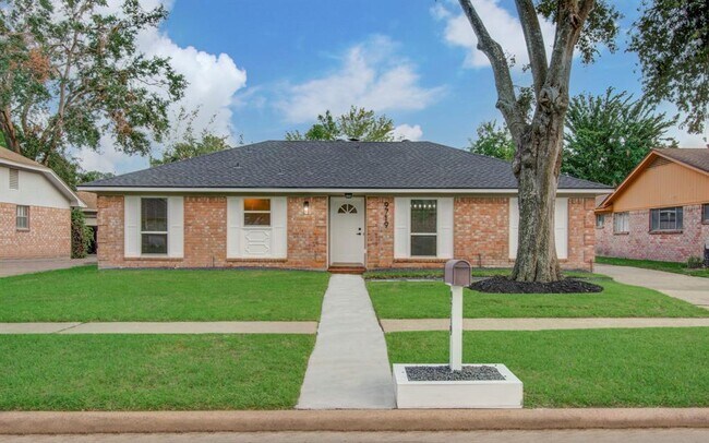 Building Photo - 9719 Railton St