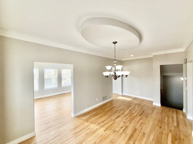 Building Photo - WELCOME HOME!