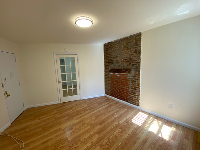 Building Photo - 244 E 79th St