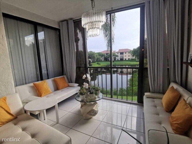 Foto del edificio - 3 br, 2 bath House - 5147 Europa Dr Apt O 1