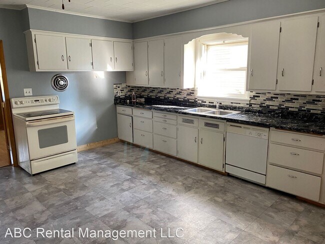 Building Photo - 4 br, 1.5 bath House - 122 N State St