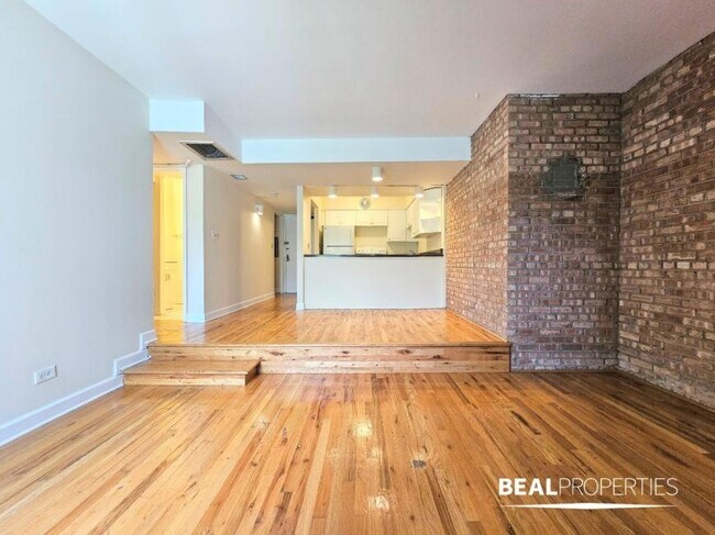 Building Photo - 2 bedroom in CHICAGO IL 60610