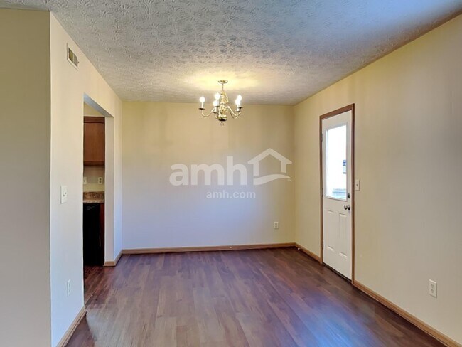 Foto del edificio - 2572 Edencreek Ln