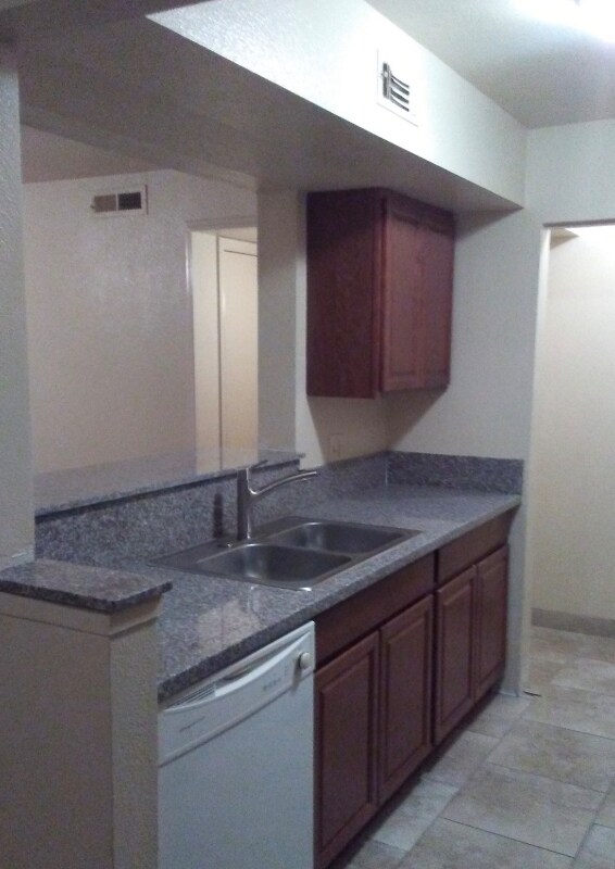 Foto del edificio - 2925 Winkler Ave