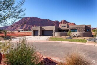 Building Photo - 819 E Palisades Dr