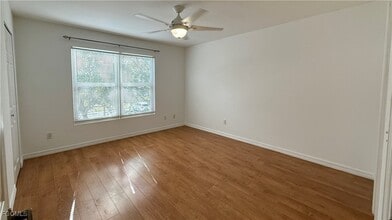 Building Photo - 3620 Pine Oak Cir