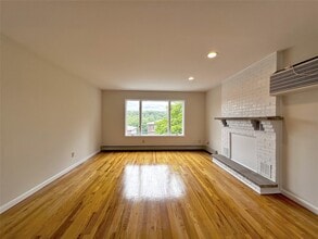 Building Photo - 148 Bennett Ave