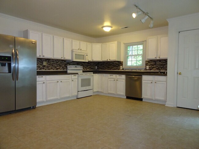 Building Photo - 3 Bedroom 2.5 Bath Condo in Yorkshire Downs for Rent