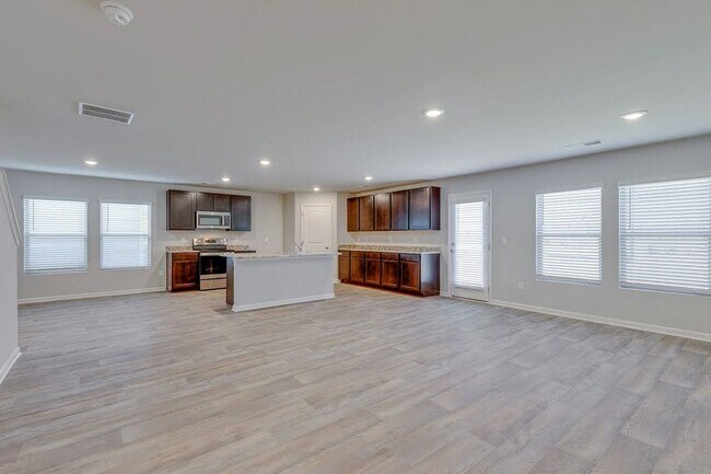 Foto del edificio - *** COMING SOON! ***  Spacious & Stylish 5...