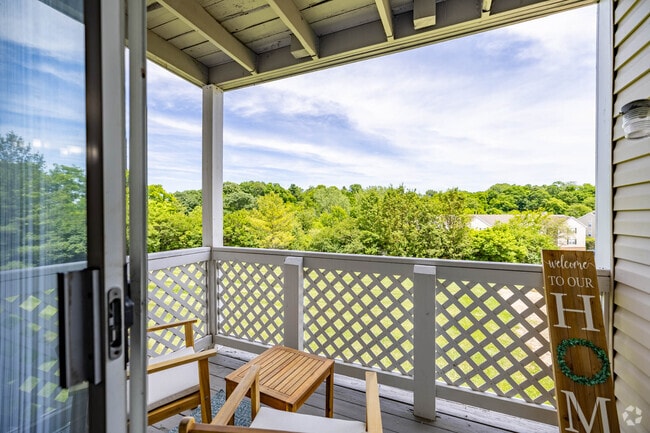 Interior Photo - Highland Ridge