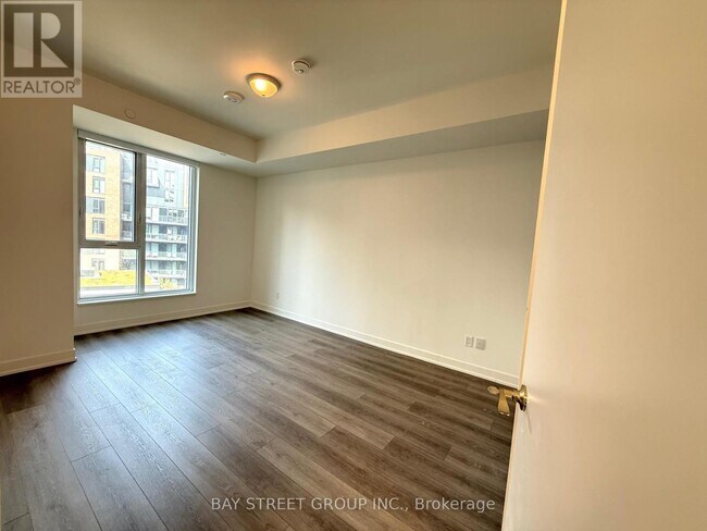 Building Photo - 38 Simcoe Promenade