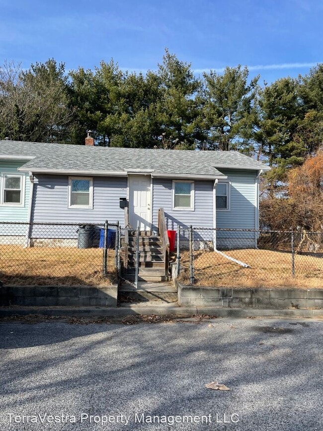 Building Photo - 3 br, 1 bath House - 256 Birch St