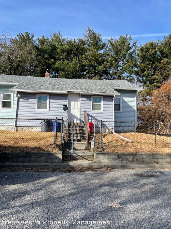 Foto del edificio - 3 br, 1 bath House - 256 Birch St