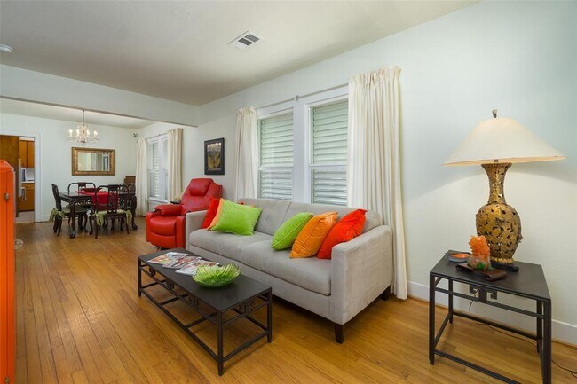 Building Photo - 3602 Avenue Q 1/2