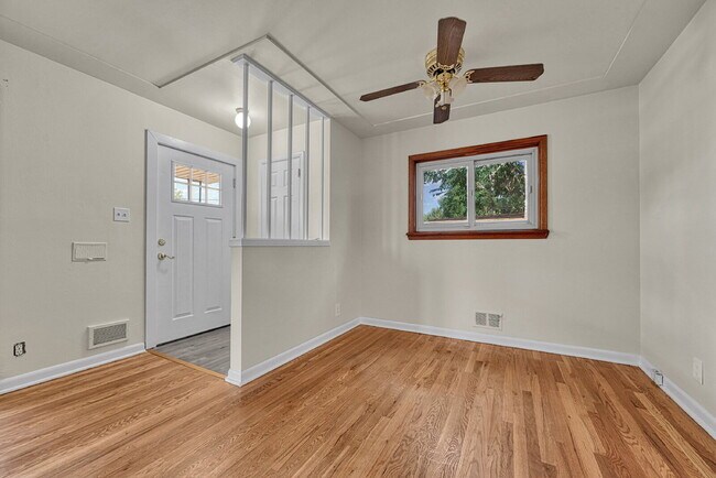 Foto del edificio - $2,595, 3-bed, 2-bath located in Denver.
