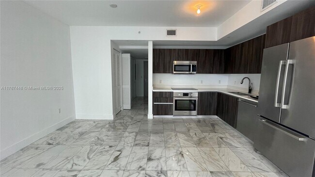 Foto del edificio - 488 NE 18th St