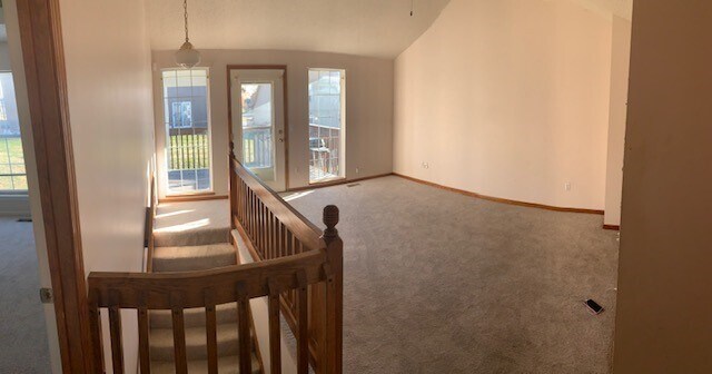 Building Photo - 925 Swallow Cir