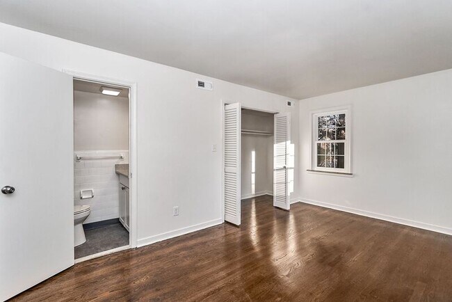 Foto del edificio - 4511 Forest Hill Avenue