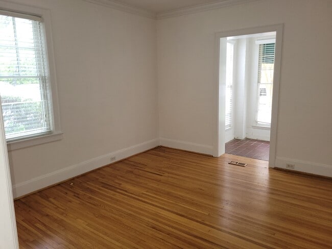 Building Photo - 118 Altondale Ave