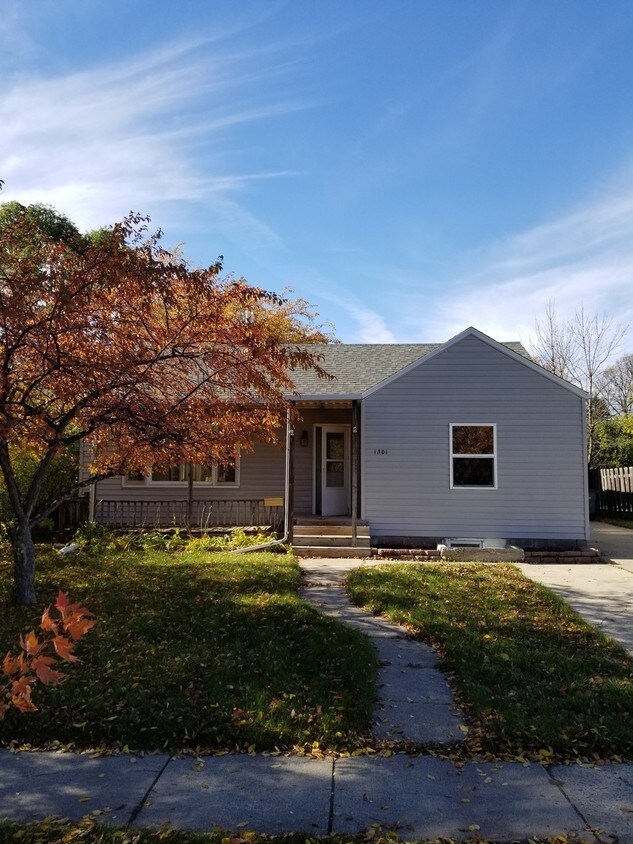 1301 5th St S, Moorhead, MN 56560 House Rental in Moorhead, MN