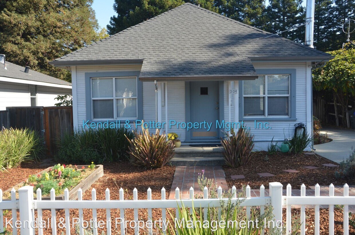Foto principal - 2 br, 1 bath House - 304 Park Way (Front)
