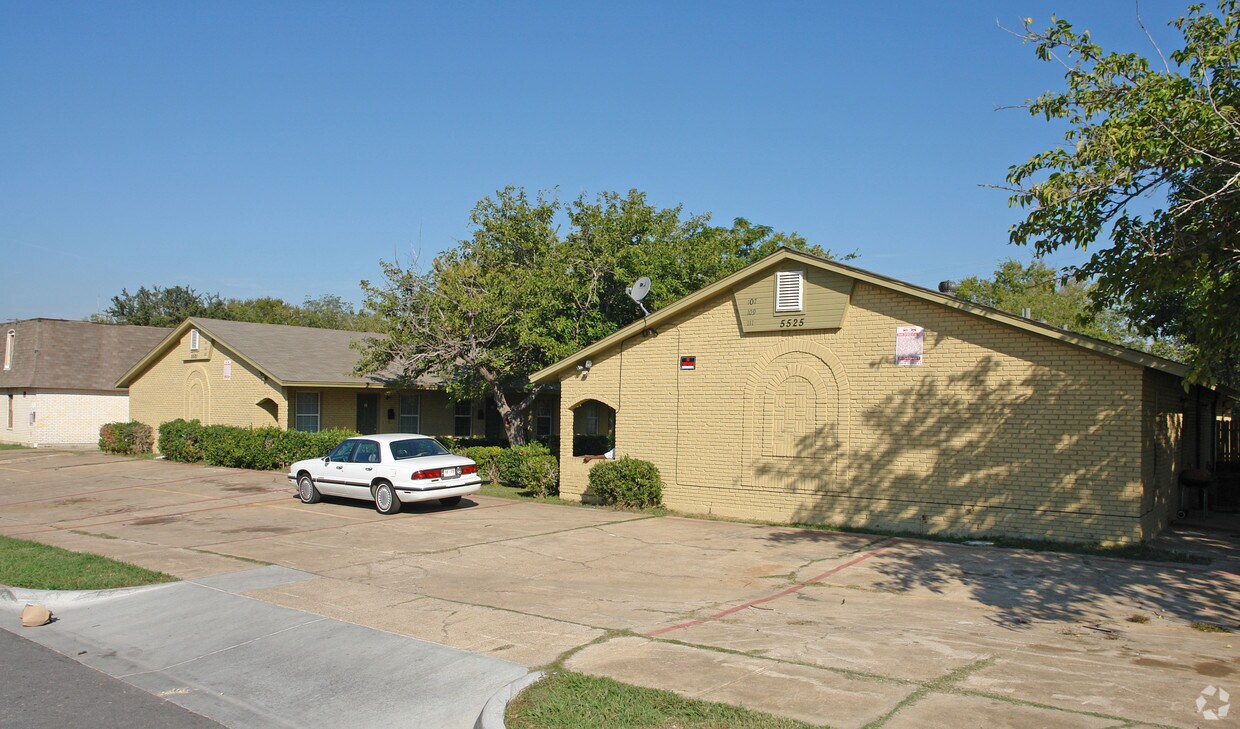 Building Photo - 5521-5525 Beaty St