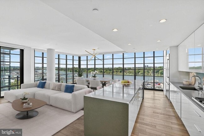 Building Photo - 45 Sutton Square SW