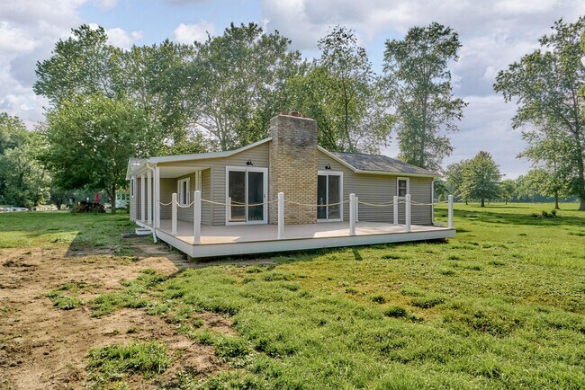 Foto del edificio - Creekside Charm: Your Dream, 1 of a kind, ...