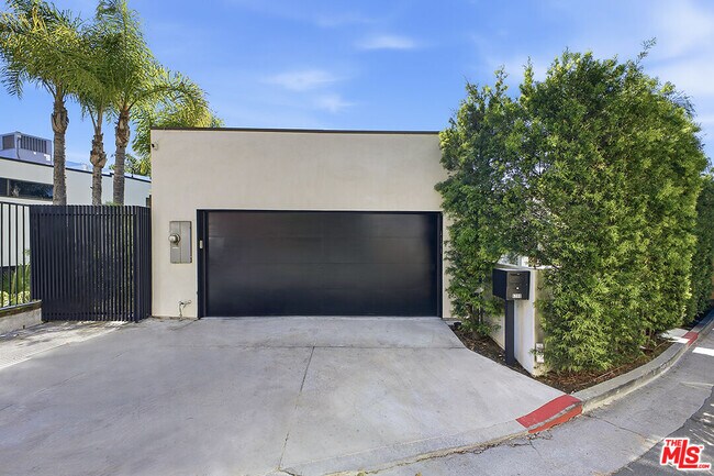 Foto del edificio - 6390 Quebec Dr