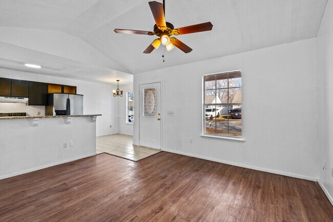 Foto del edificio - 2101 Blueberry Ln