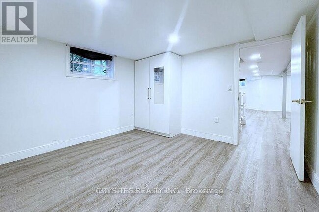 Building Photo - 299 Rosewell Ave