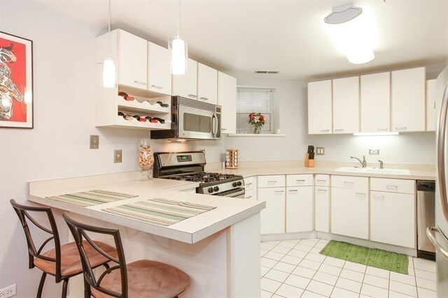 Foto del edificio - 2839 N Burling St