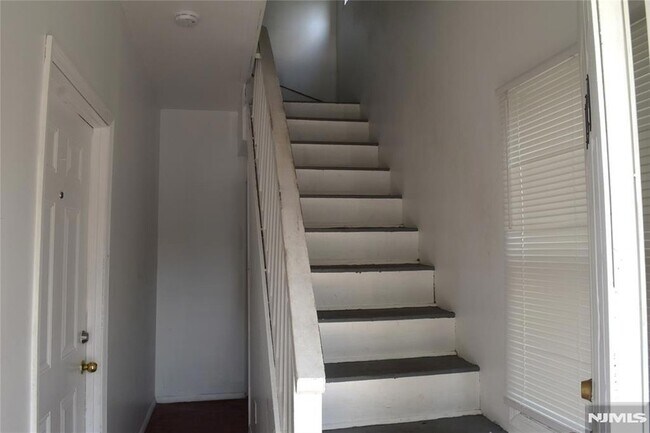 Foto del edificio - 129 Central Pl