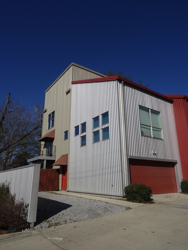 9889 Old Hammond Hwy, Baton Rouge, LA 70816 Townhome Rentals in Baton