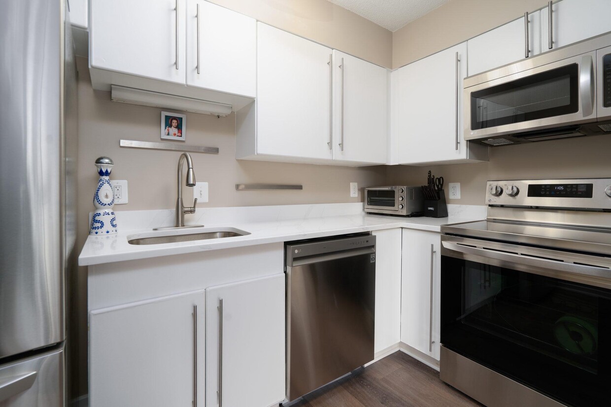 Photo - 2111 Wisconsin Ave NW (Washington, DC)